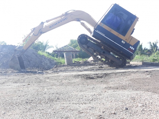 ขาย 395,000 KOMATSU pc 60-5 สภาพเก่านอก เครื่องดี ปั้มแรง เอวแน่น ช่วงล่างสวย รถสวยพร้อมใช้งาน รถอยู่ นครปฐม 090-772-3710 090-772-3708