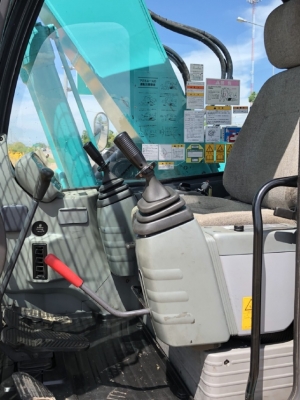 ขายรถขุด KOBELCO SK135SR หัวแม่เหล็ก นำเข้าเองจากญี่ปุ่น สภาพสวยพร้อมใช้ มีVDOการทำงานครับ