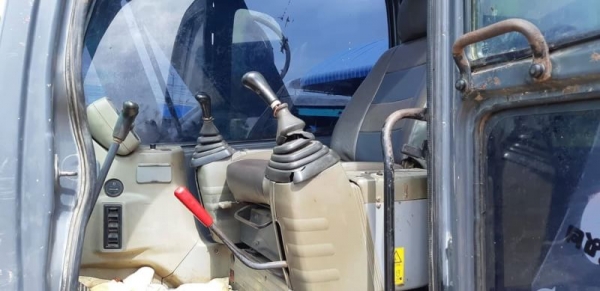 ขาย 765,000 KOBELCO sk 135 us yy-03 ไฟฟ้าครบ เครื่องดี ปั้มแรง เอวแน่น ช่วงล่างเต็ม รถสวยพร้อมใช้งานแอร์หนาว  เพลงเพราะ เอกสารอินวอยท์ รถอยู่ นครปฐม 090-772-3710 090-772-3708