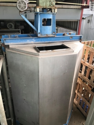 ถังสแตนเลส ทรง 6 เหลี่ยม ขนาด 6000 ลิตร