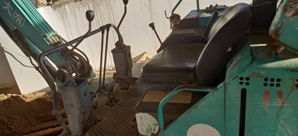 รถแบคโฮ KOMATSU  รุ่นSK27 เทียบ SK30   ไม่มีเล่มทะเบียน