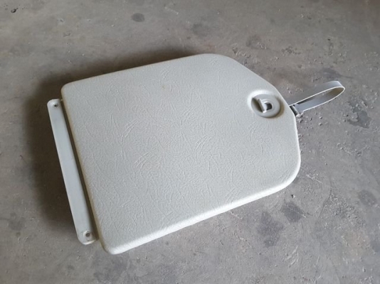 ขายถาดเก็บเครื่องมือเล็กฝากระโปรงท้ายBMW E30 ถูก1500บ.