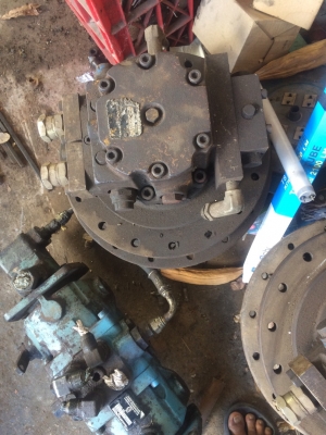 ขายปั้มพร้อมตัวเดินรถคีบ70000โทร0817442899