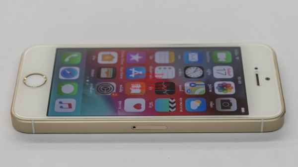 iphone SE 32 GB สีทอง สภาพใหม่ ส่งฟรี