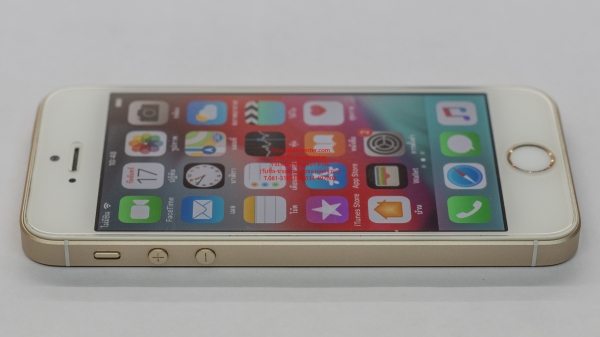 iphone SE 32 GB สีทอง สภาพใหม่ ส่งฟรี