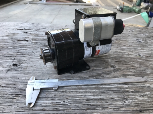 ขายมอเตอร์เกียร์ขนาดเล็ก Dayton 1/80HP. 110V 2สาย made in USA. อัตราทด 1:185.5 เพลาออกประมาณ 8รอบต่อนาที สภาพสวยมาก หมุนนิ่ม พร้อมใช้งาน ราคา 1,000 บาทพร้อมส่ง