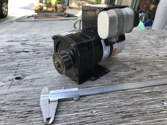 ขายมอเตอร์เกียร์ขนาดเล็ก Dayton 1/80HP. 110V 2สาย made in USA. อัตราทด 1:185.5 เพลาออกประมาณ 8รอบต่อนาที สภาพสวยมาก หมุนนิ่ม พร้อมใช้งาน ราคา 1,000 บาทพร้อมส่ง