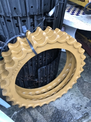 ขายฮาฟแทรกเตอร์.D4. D5ของใหม่ ของเก่า เกียร์.สปอกเกต.โรเล่อ.โซ่.ล้อนำ.อะไหล่ช่วงล่าง อะไหล่ทั่วไป