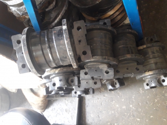 ขายฮาฟแทรกเตอร์.D4. D5ของใหม่ ของเก่า เกียร์.สปอกเกต.โรเล่อ.โซ่.ล้อนำ.อะไหล่ช่วงล่าง อะไหล่ทั่วไป