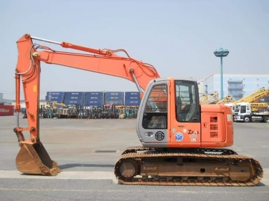 มาใหม่จ้า..HITACHI ZX135US เก่านอกแท้  สภาพสวย เดิมๆๆ แทรคใหญ่ ใบ 70 มีลายแย๊ก  พร้อมใช้ โทร 089-3818694 จ๊อย