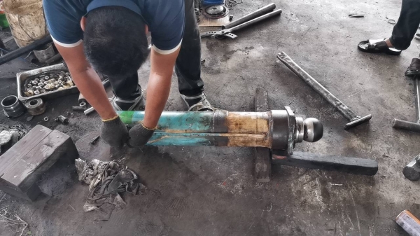 รถเครนมีปัญหาปรึกษาเรา เปลี่ยนซีลขากดและขายืดKATO  KR?450?Hv   สนใจติดต่อ 0909454555   0855517788   ID.0855517788