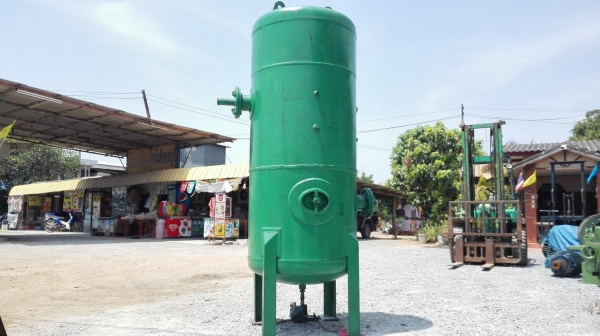 ถังพักลมงานหนา ขนาด 1000 ลิตร เหล็กหนา ประมาน 4 mm เข้าใหม่ 1 ใบ สภาพสวยสดใหม่บึกบึนพร้อมใช้งาน