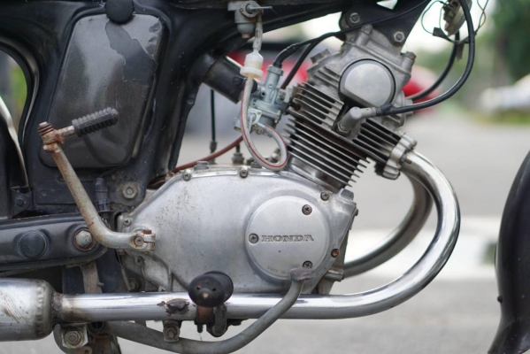 ร้าน วุฒิ นนบุรี ขาย HONDA CD125 กระเป๋าเล็กรถสวยเครื่องดีพร้อมใช้ทะเบียนโอน