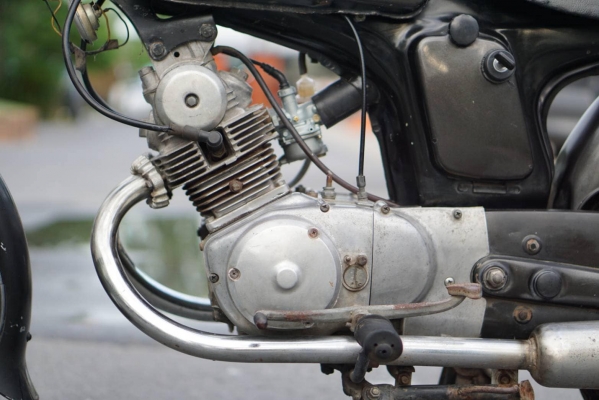 ร้าน วุฒิ นนบุรี ขาย HONDA CD125 กระเป๋าเล็กรถสวยเครื่องดีพร้อมใช้ทะเบียนโอน