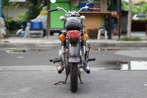 ร้าน วุฒิ นนบุรี ขาย HONDA CD125 กระเป๋าเล็กรถสวยเครื่องดีพร้อมใช้ทะเบียนโอน