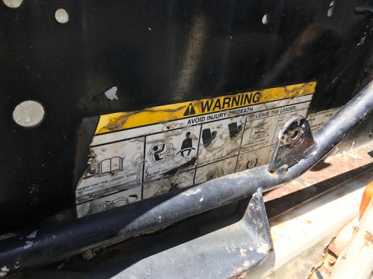 ขายรถตัก BOB CAT 753 ดีเซล ขับ4ล้อแรง สวยเดิมจากญี่ปุ่น ยังไม่เคยใช้ในไทย 215,000เท่านั้น!!