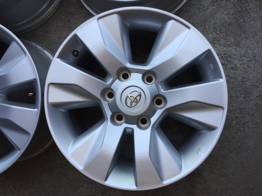 ล้อรีโว่ขอบ17+น๊อต ถอดป้ายแดง เก่าเก็บสวยๆโทร0879050181.ส่งได้ ล้อรีโว่ขอบ17+น๊อต ถอดป้ายแดง เก่าเก็บสวยๆโทร0879050181.ส่งได้