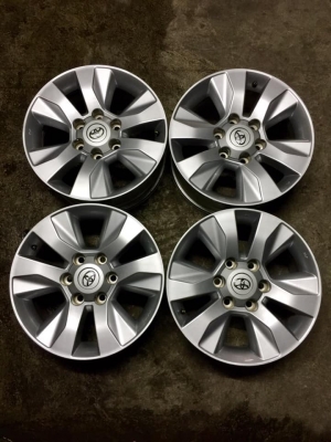 ล้อรีโว่ขอบ17+น๊อต ถอดป้ายแดง เก่าเก็บสวยๆโทร0879050181.ส่งได้