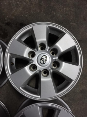 ล้อโตโยต้าขอบ15+น๊อต ล้อสวยไม่เบียดบิ่น สนใจโทร0879050181.ส่งได้