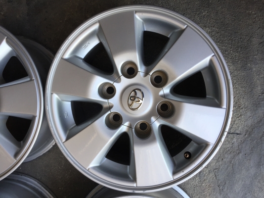 ล้อโตโยต้าขอบ15+น๊อต ล้อสวยไม่เบียดบิ่น สนใจโทร0879050181.ส่งได้