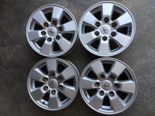 ล้อโตโยต้าขอบ15+น๊อต ล้อสวยไม่เบียดบิ่น สนใจโทร0879050181.ส่งได้