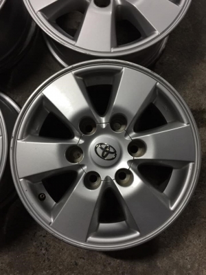 ล้อโตโยต้าขอบ15+น๊อต ล้อสวยไม่เบียดบิ่น สนใจโทร0879050181.ส่งได้