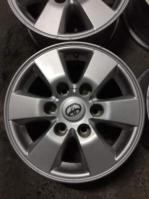 ล้อโตโยต้าขอบ15+น๊อต ล้อสวยไม่เบียดบิ่น สนใจโทร0879050181.ส่งได้