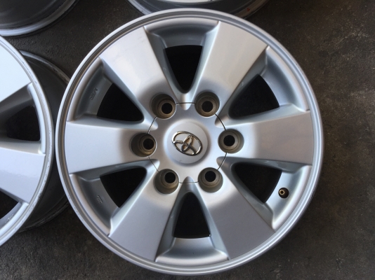 ล้อโตโยต้าขอบ15+น๊อต ล้อสวยไม่เบียดบิ่น สนใจโทร0879050181.ส่งได้