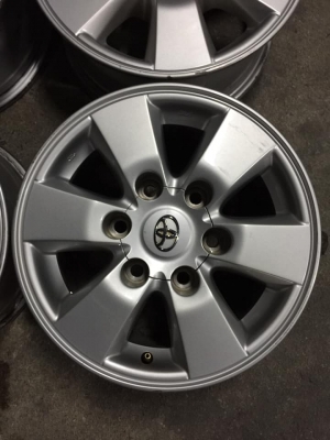 ล้อโตโยต้าขอบ15+น๊อต ล้อสวยไม่เบียดบิ่น สนใจโทร0879050181.ส่งได้