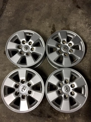 ล้อโตโยต้าขอบ15+น๊อต ล้อสวยไม่เบียดบิ่น สนใจโทร0879050181.ส่งได้