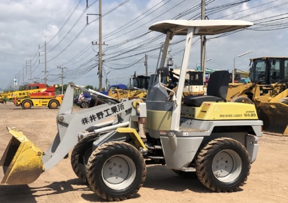 ขายรถตักล้อยาง KOMATSU WA20-2 นำเข้าเองจากญี่ปุ่น สภาพสวยพร้อมใช้ มีVDOการทำงานครับ