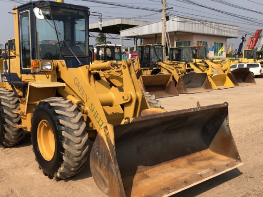 ขายรถตักล้อยาง KOMATSU WA100-1 นำเข้าเองจากญี่ปุ่น สภาพสวยพร้อมใช้ มีVDOการทำงานครับ