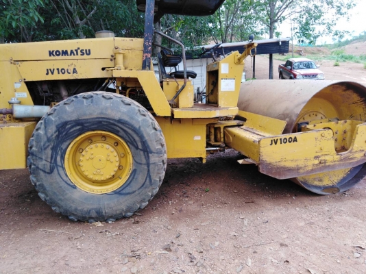 ขาย 315,000 รถบด 10 ตัน KOMATSU JV 100 A เครื่องดี ปั้มสั่นแรง เอวแน่น ยางดี ล้อเหล็กหนา เพลาเดียว รถสวยพร้มใช้ เอกสารซื้อขาย รถอยู่ นครสวรรค์ 090-772-3710 090-772-3708