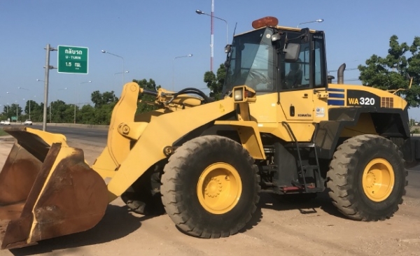 ขายรถตักล้อยาง KOMATSU WA320-5 รถนอกนำเข้าจากญี่ปุ่น สภาพสวยพร้อมใช้