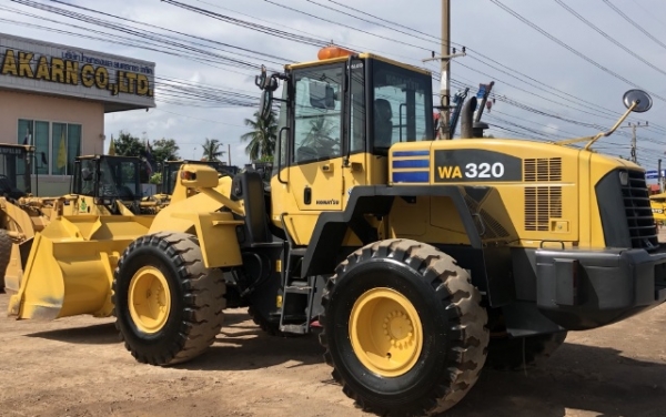 ขายรถตักล้อยาง KOMATSU WA320-5 รถนอกนำเข้าจากญี่ปุ่น สภาพสวยพร้อมใช้