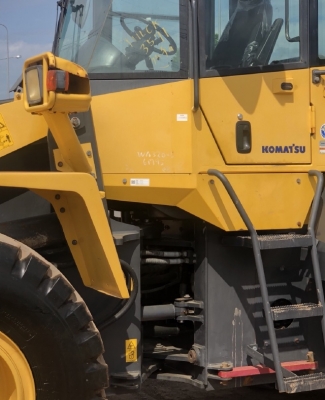 ขายรถตักล้อยาง KOMATSU WA320-5 รถนอกนำเข้าจากญี่ปุ่น สภาพสวยพร้อมใช้