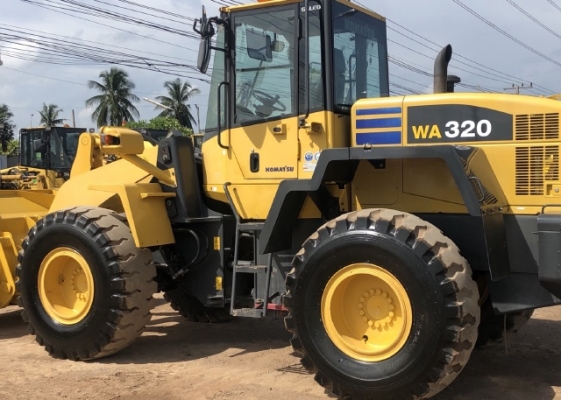 ขายรถตักล้อยาง KOMATSU WA320-5 รถนอกนำเข้าจากญี่ปุ่น สภาพสวยพร้อมใช้