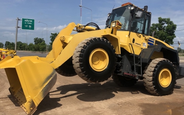 ขายรถตักล้อยาง KOMATSU WA320-5 รถนอกนำเข้าจากญี่ปุ่น สภาพสวยพร้อมใช้