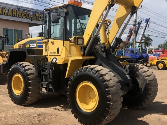 ขายรถตักล้อยาง KOMATSU WA320-5 รถนอกนำเข้าจากญี่ปุ่น สภาพสวยพร้อมใช้