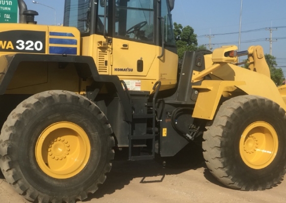 ขายรถตักล้อยาง KOMATSU WA320-5 รถนอกนำเข้าจากญี่ปุ่น สภาพสวยพร้อมใช้