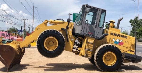 ขายรถตักล้อยาง TCM L27 (เทียบเท่า WA300) นำเข้าเองจากญี่ปุ่น สภาพสวยพร้อมใช้ มีVDOการทำงานครับ