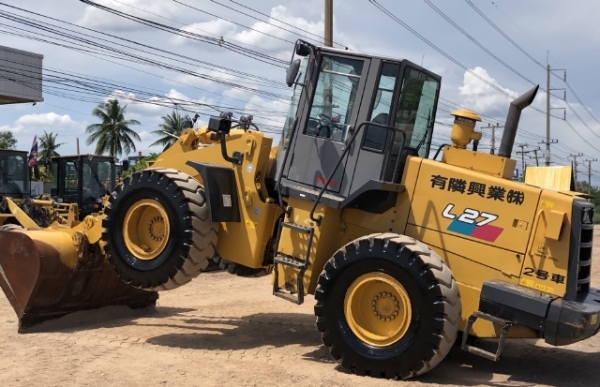 ขายรถตักล้อยาง TCM L27 (เทียบเท่า WA300) นำเข้าเองจากญี่ปุ่น สภาพสวยพร้อมใช้ มีVDOการทำงานครับ