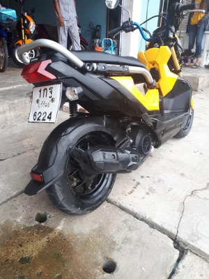 รุ่นใหม่ปัจจุบัน Honda Zoomer X สีเหลืองดำ ปี 2559 เรือนไมล์ดิจิตอล สวยสปอร์ตมาก ราคาถูก