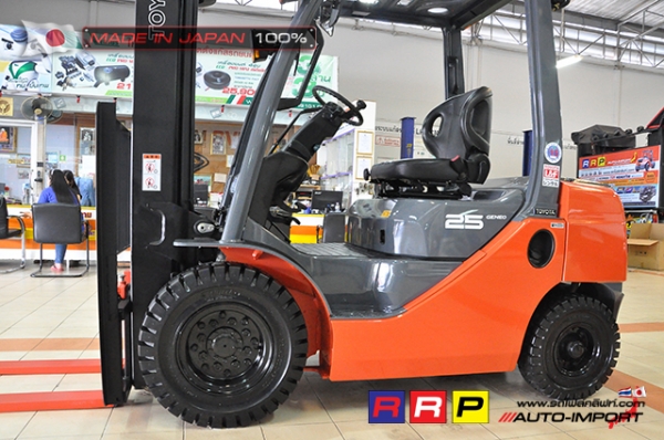 ขายรถโฟล์คลิฟท์มือสอง TOYOTA รุ่น 8FD25-37578 นำเข้าจากประเทศญี่ปุ่น 100\% ไม่เคยใช้งานในไทย