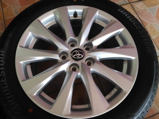 ล้อแม็กป้ายแดงถอดศูนย์ New Toyota Camry ขอบ 17 พร้อมยาง Bridgestone Turanza T005  215/55R17 ผลิตปี 19 ขายถูกๆ ทั้งชุด 28,500.- /ใส่ฟรี รับเทิร์น รับบัตรเครดิตทุกธนาคาร ส่งได้ทั่วไทย