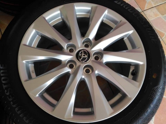 ล้อแม็กป้ายแดงถอดศูนย์ New Toyota Camry ขอบ 17 พร้อมยาง Bridgestone Turanza T005  215/55R17 ผลิตปี 19 ขายถูกๆ ทั้งชุด 28,500.- /ใส่ฟรี รับเทิร์น รับบัตรเครดิตทุกธนาคาร ส่งได้ทั่วไทย