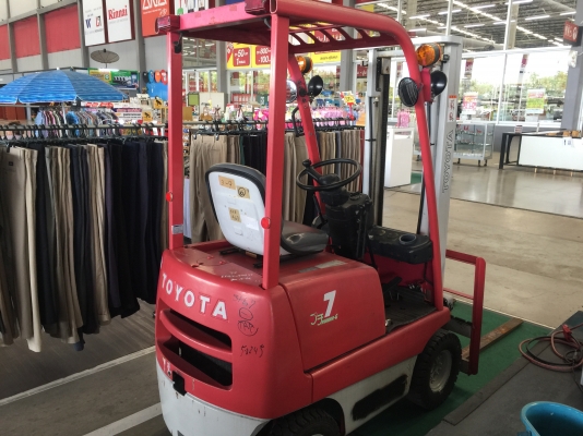 ขาย FORKLIFT TOYOTA 3FG7 เก่าญี่ปุ่น พร้อมใช้งาน