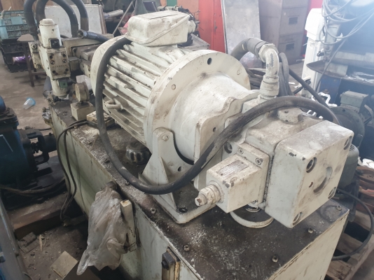 ขายปั้มน้ำมันอัดกระบอกไฮโดรลิค มอเตอร์10แรง ไฟ380 ใช้งานได้ครับ