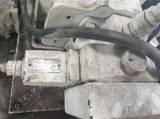 ขายปั้มน้ำมันอัดกระบอกไฮโดรลิค มอเตอร์10แรง ไฟ380 ใช้งานได้ครับ