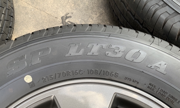 ล้อแม็ก Toyota Vigo Champ สีเทาดำ ขอบ 16 พร้อมยางใหม่ป้ายแดง 215-70-16 Dunlop ปี 19 แม็กสวย ยางตุ่มอลัง เส้นสีจัดจ้าน ล้อแม็ก Toyota Vigo Champ สีเทาดำ ขอบ 16 พร้อมยางใหม่ป้ายแดง 215-70-16 Dunlop ปี 19 แม็กสวย ยางตุ่มอลัง เส้นสีจัดจ้าน